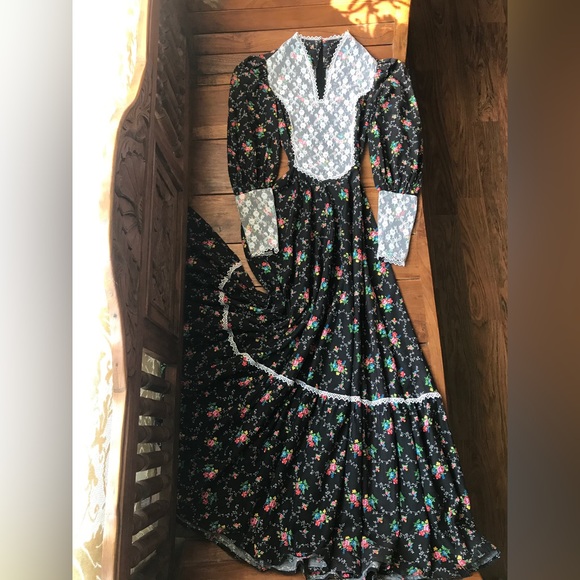 Handmade 1970’s Vintage Black Calico Maxi Dress - Picture 5 of 15